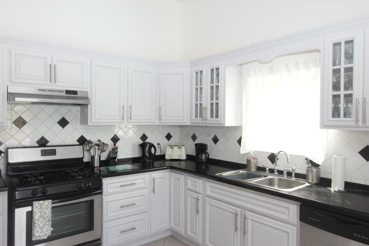 The White House Villa Jolly Harbour Bagian luar foto