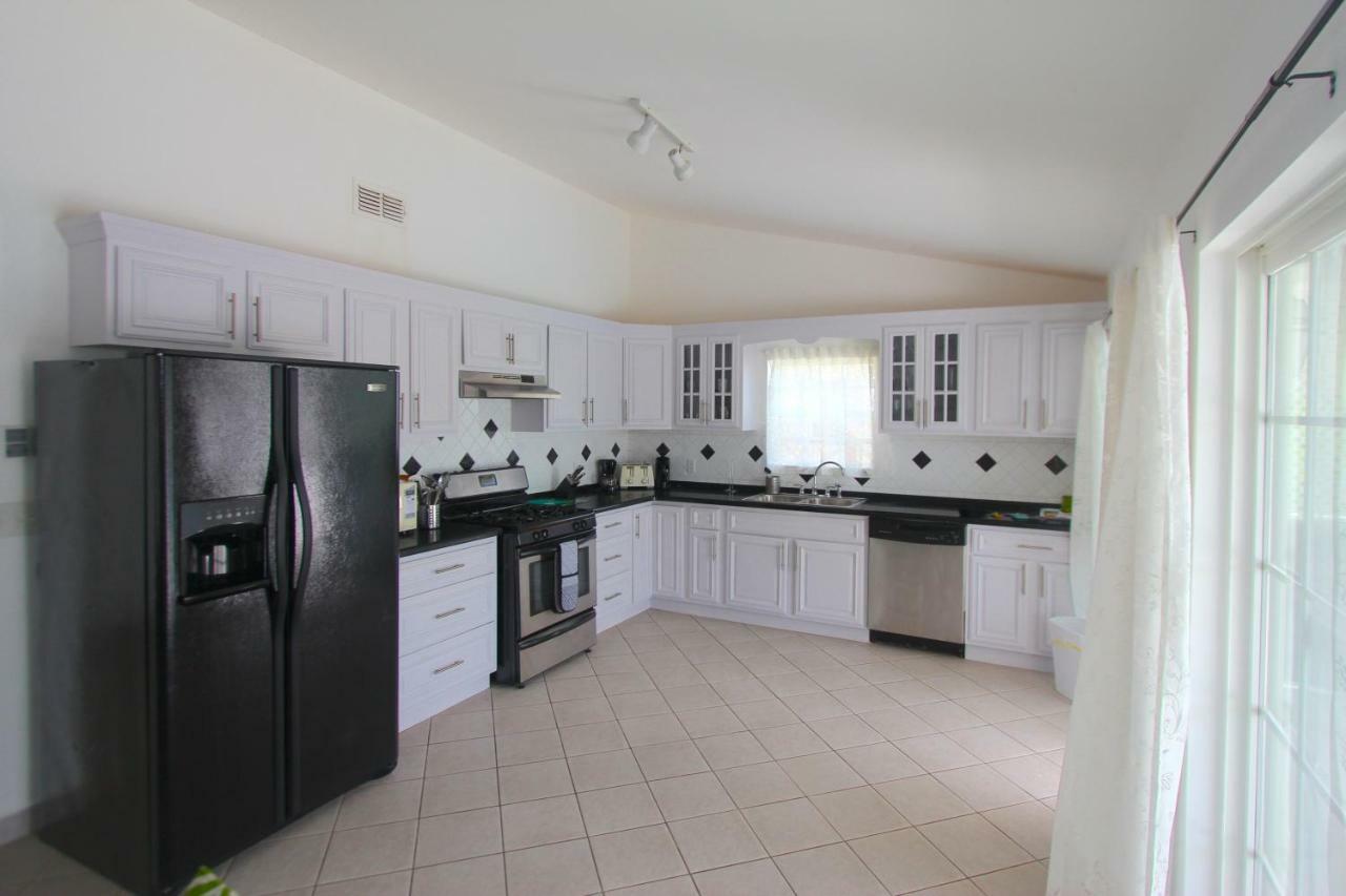 The White House Villa Jolly Harbour Bagian luar foto
