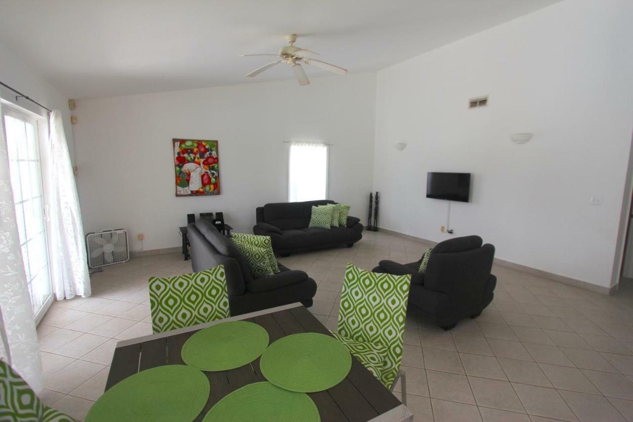 The White House Villa Jolly Harbour Bagian luar foto