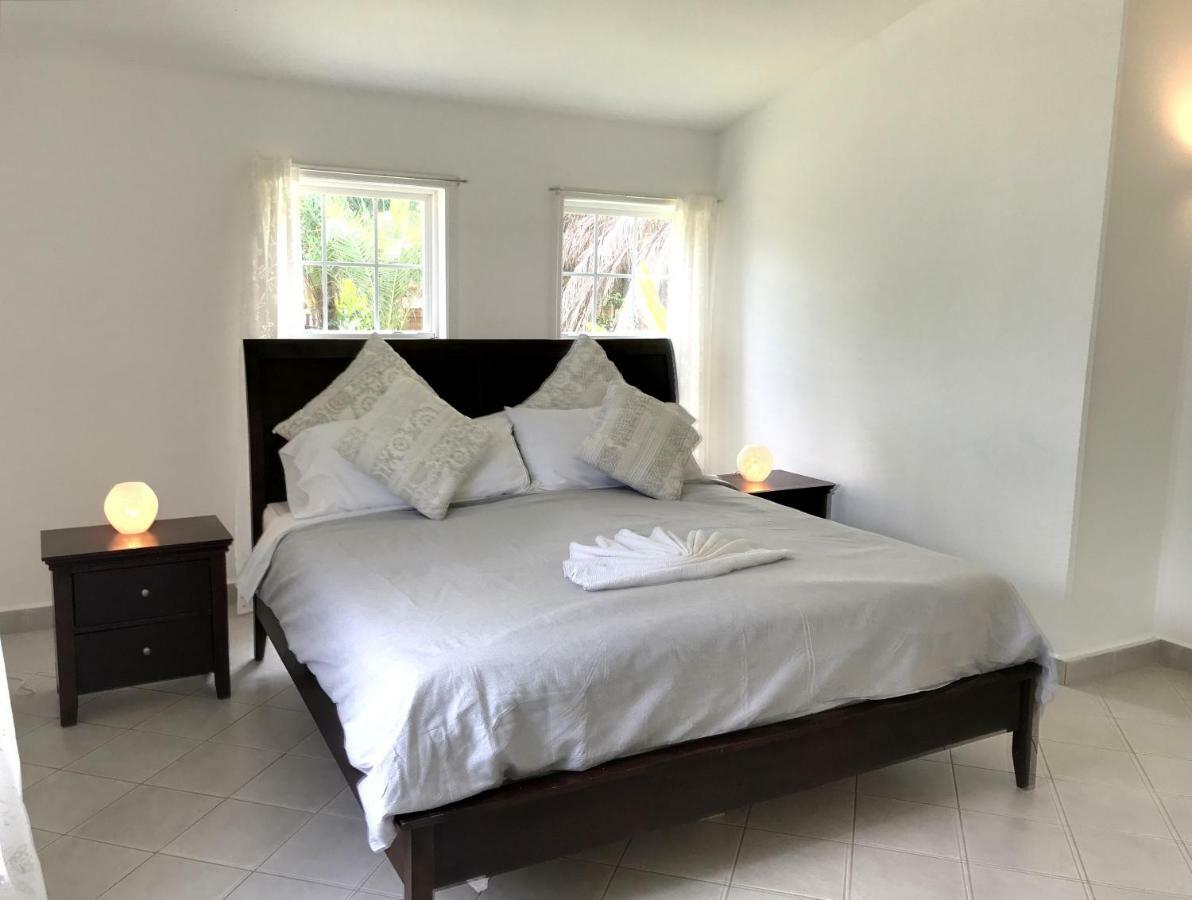 The White House Villa Jolly Harbour Bagian luar foto